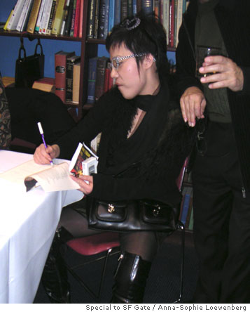 mian_signing.jpg
